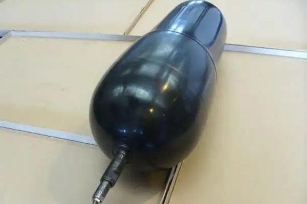 蓄能器里面的液壓油有哪些污染與危害？ 圖1